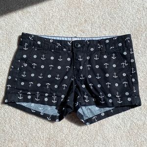 SO black and white anchor shorts!